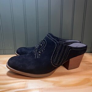 Earth Women’s Black Suede Studded Western Mule Clogs Size 6.5